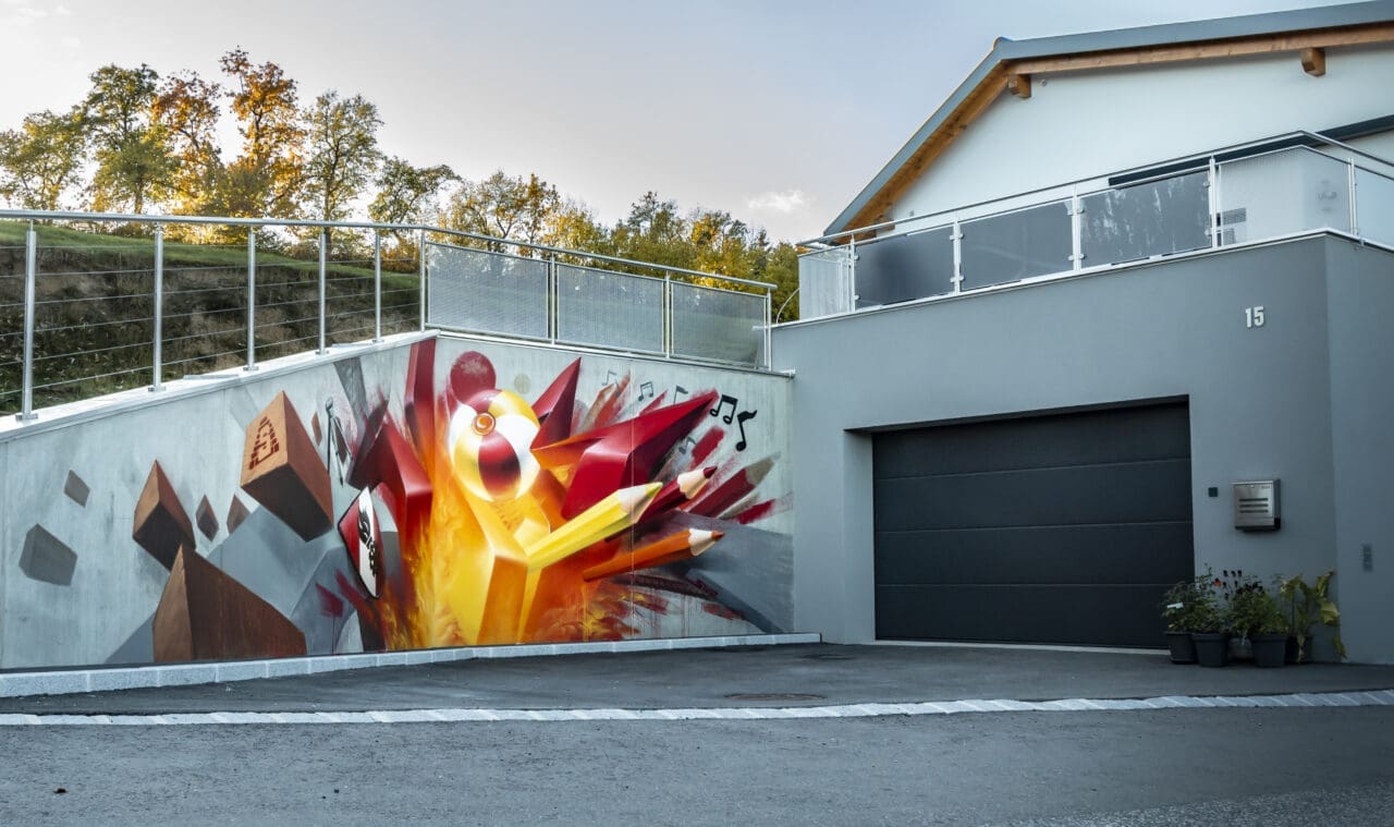 Stahlbetonwand mit Graffiti, Feuermotiv