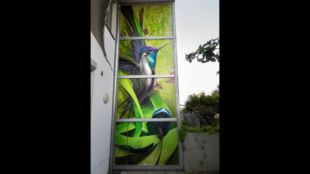 Kolibri Graffiti auf Trennwand